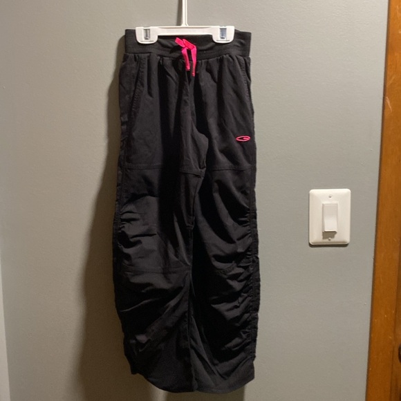 “WORN ONCE” GIRLS OANTS SIZE 7-8! IN EXCELLENT CONDITION! SMOKE FREE HOME! - Picture 2 of 4